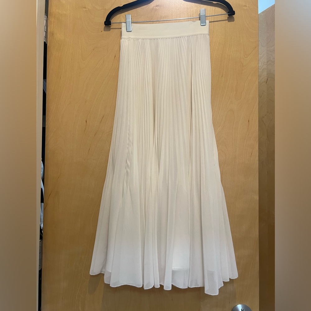 Aritzia Wilfred Twirl Pleated Skirt in White